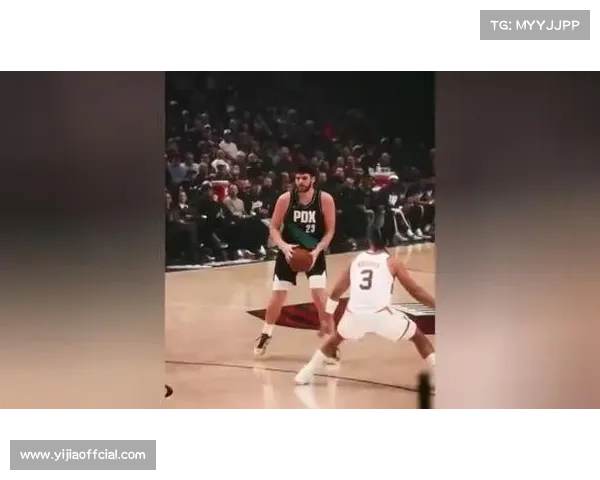 三分大赛利拉德夺冠追平历史纪录,带伤出战展现射手本色 三分大赛利拉德夺冠追平历史纪录,带伤出战展现射手本色